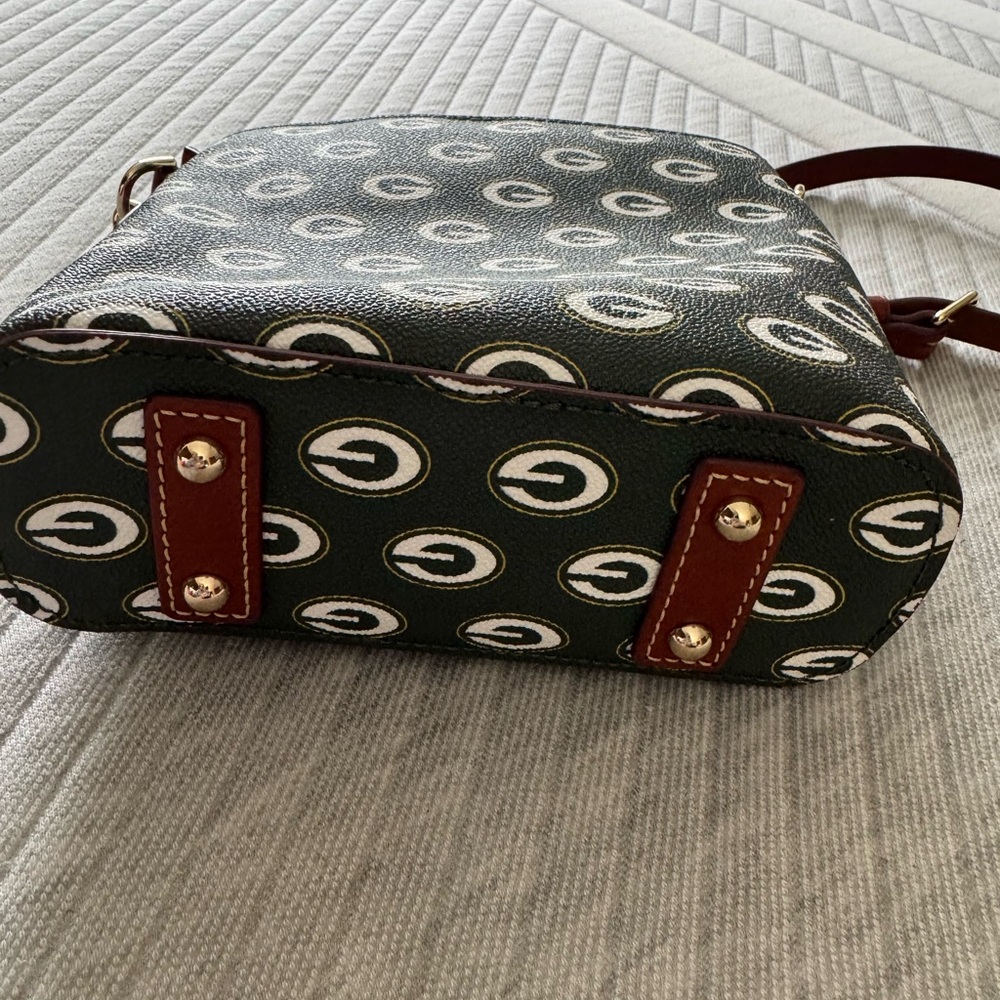 Dooney & Bourke Green Bay Packers Crossbody Bag - Picture 4 of 7